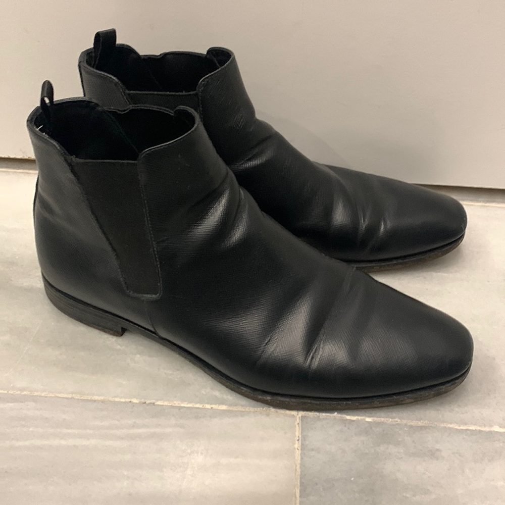 PRADA Mens Chelsea Boot. Black. Leather. Size 6.5